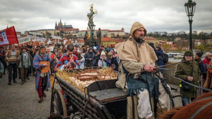 Vajíčkobraní na Karlově mostě. Zdroj: Muzeum Karlova mostu