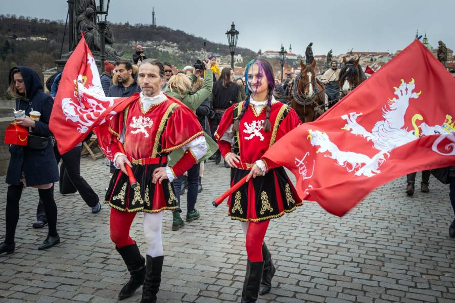 Vajíčkobraní na Karlově mostě. Zdroj: Muzeum Karlova mostu