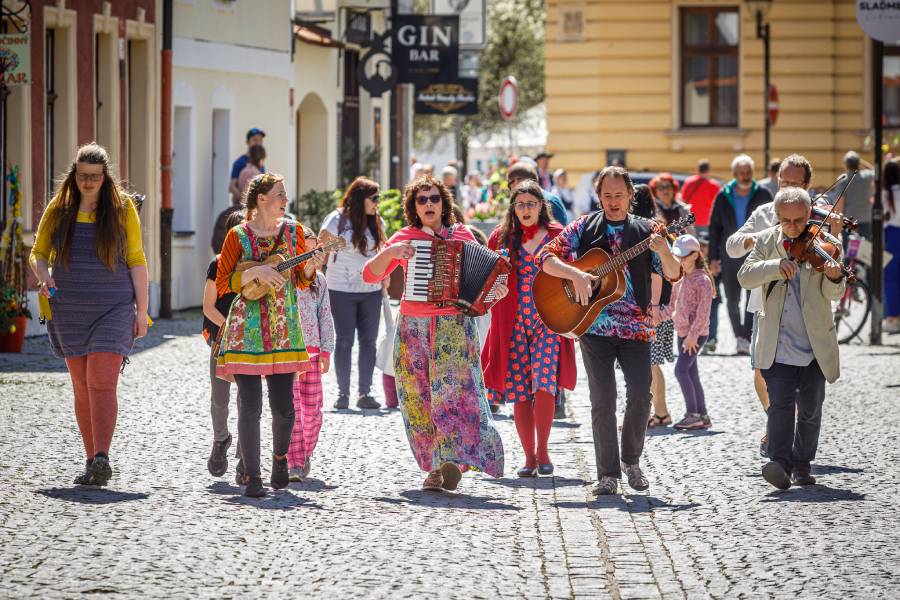 Velikonoční hrkání a festival Na zemi. Zdroj: Statutární město České Budějovice, inBudejovice.cz