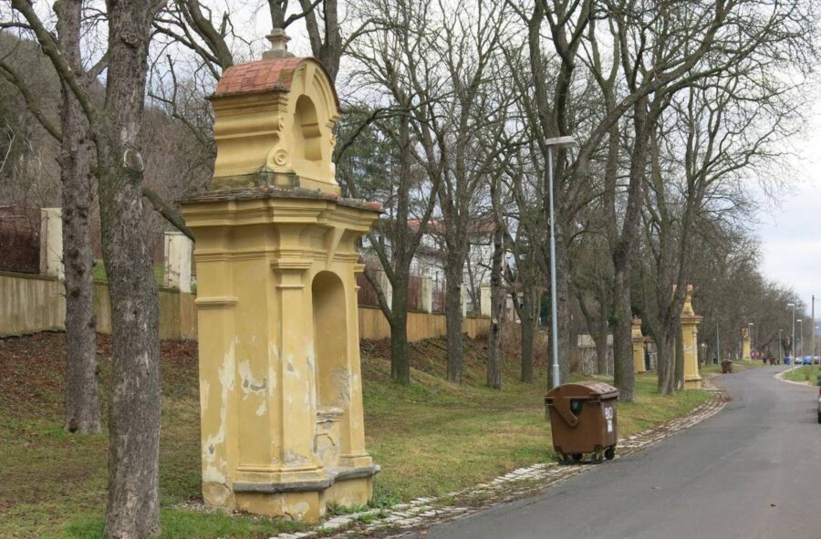 Kaple křížové cesty.
