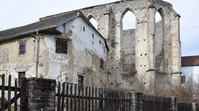 Torzo kostela svatého Ondřeje.