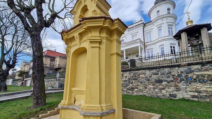 Kaple křížové cesty.