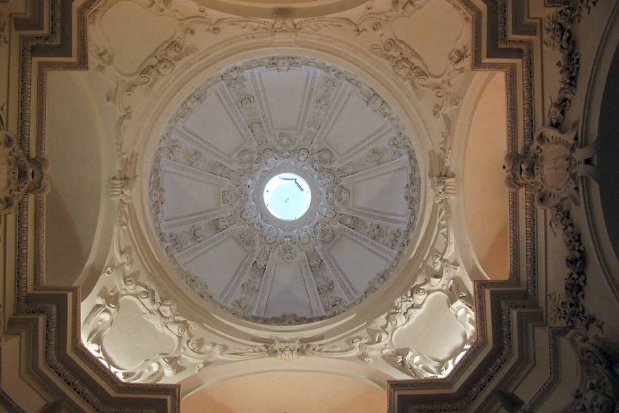 Pohřební kaple Dietrichštejnská hrobka. Foto: Palickap, CC BY-SA 3.0, Wikimedia Commons