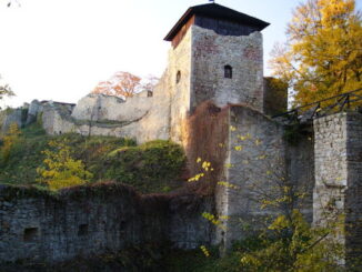 Hrad Lukov s předhradím, Zlínský kraj. Zdroj: CC BY-SA 3.0. Autor: Bjalek Michal