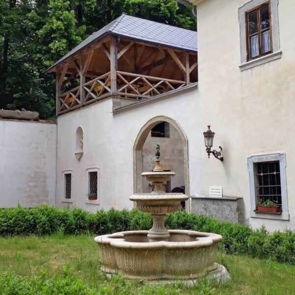 Budova zámku.