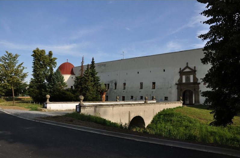 Zámek Dřevohostice. Foto: Petr Fabian. Zdroj: <a href="http://www.hrady-zriceniny.cz">Hrady-zříceniny.cz</a>