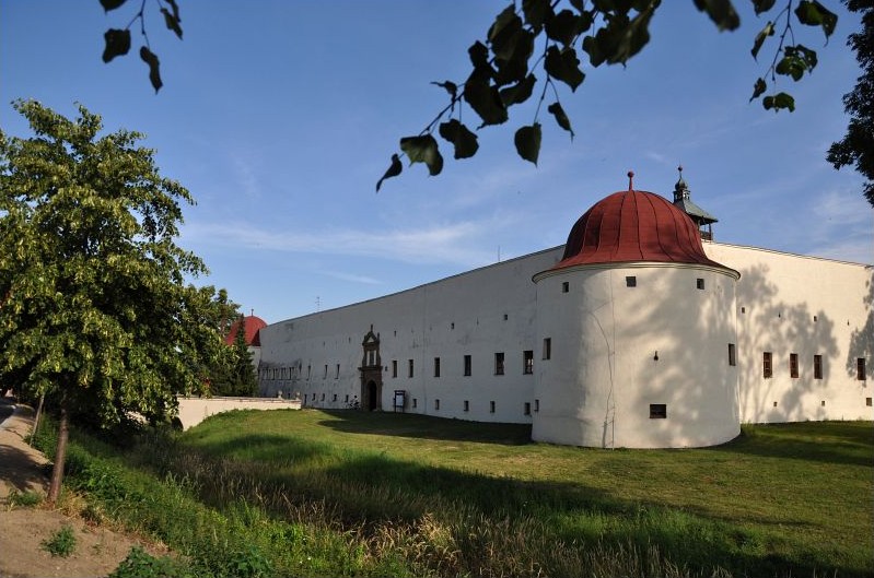 Zámek Dřevohostice. Foto: Petr Fabian. Zdroj: <a href="http://www.hrady-zriceniny.cz">Hrady-zříceniny.cz</a>