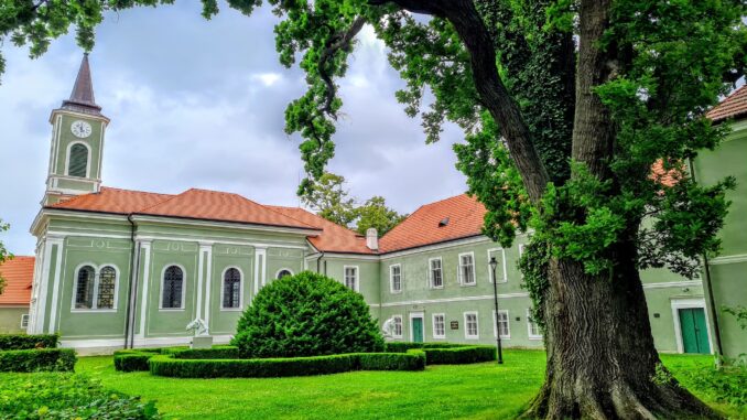Zámek Kladruby nad Labem. Foto: Martin Tesař