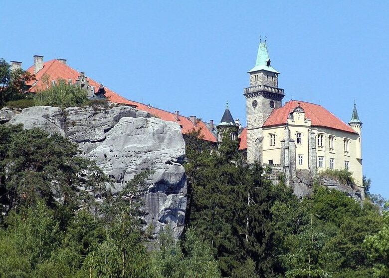 Zámek Hrubá Skála. Foto: Petr Fabian. Zdroj: Hrady-zříceniny.cz