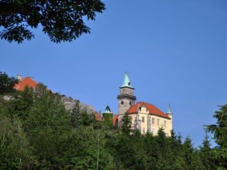 Zámek Hrubá Skála. Foto: Petr Fabian. Zdroj: Hrady-zříceniny.cz