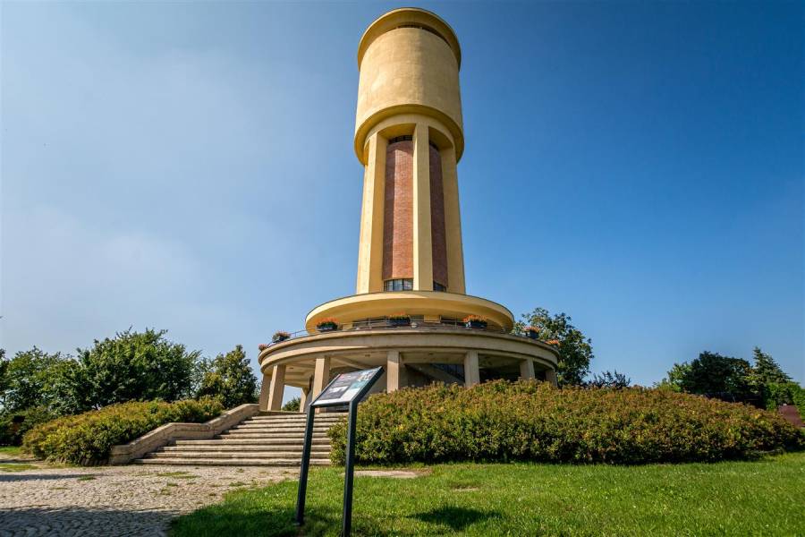 Funkcionalistický věžový vodojem v Kolíně. Foto: Aleš Otava. Zdroj: Městské informační centrum Kolín