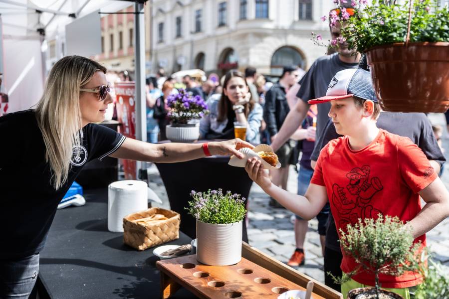 Tvarůžkový festival nabízí bezpočet specialit. Zdroj: Tvarůžkový festival a kuchaská show. Zdroj: Tvarůžkový festival s Romanem Paulusem. Zdroj: Statutární město Olomouc