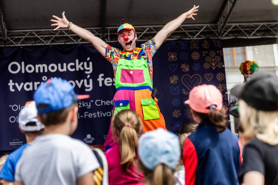 Olomoucký tvarůžkový festival baví i děti. Zdroj: Tvarůžkový festival nabízí bezpočet specialit. Zdroj: Tvarůžkový festival a kuchaská show. Zdroj: Tvarůžkový festival s Romanem Paulusem. Zdroj: Statutární město Olomouc