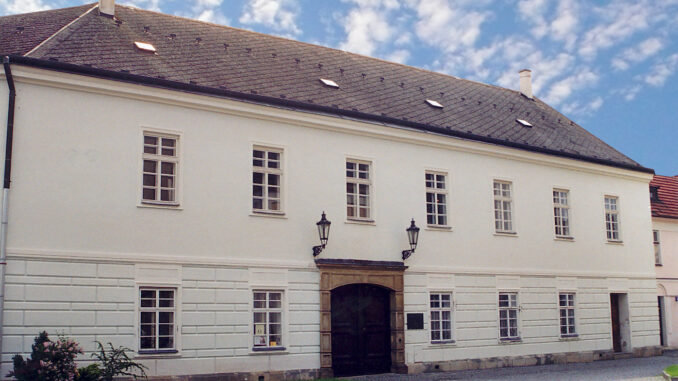 Budova muzea, bývalá fara.