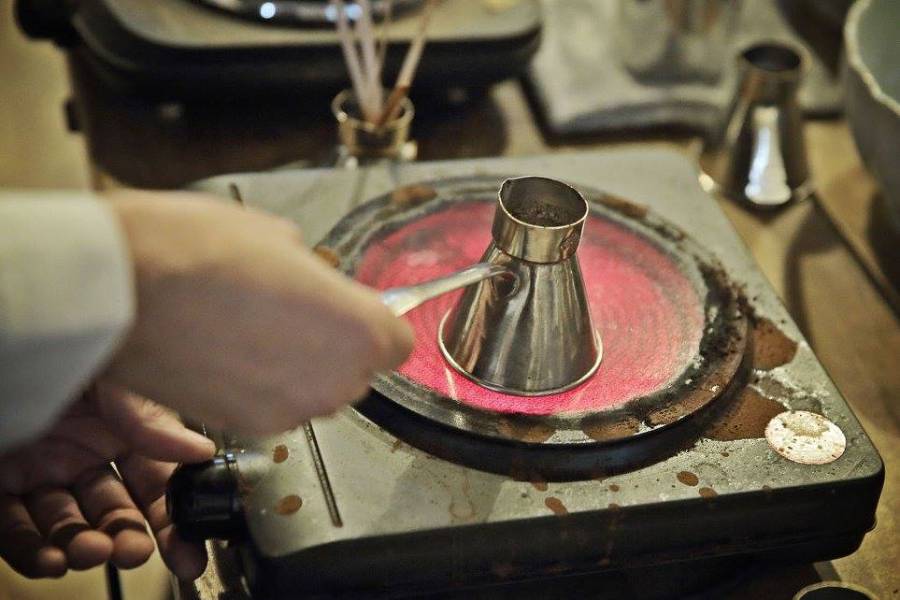 Příprava kávy na hradě Šternberk. Zdroj: Národní památkový ústav