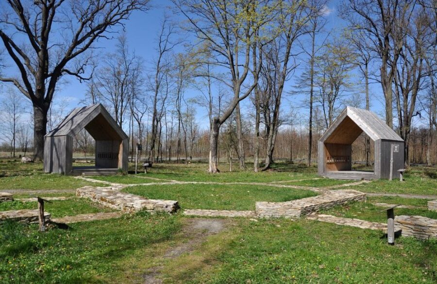 Zřícenina letohrádku Neulust. Foto: Petr Fabian. Zdroj: Hrady-zříceniny.cz
