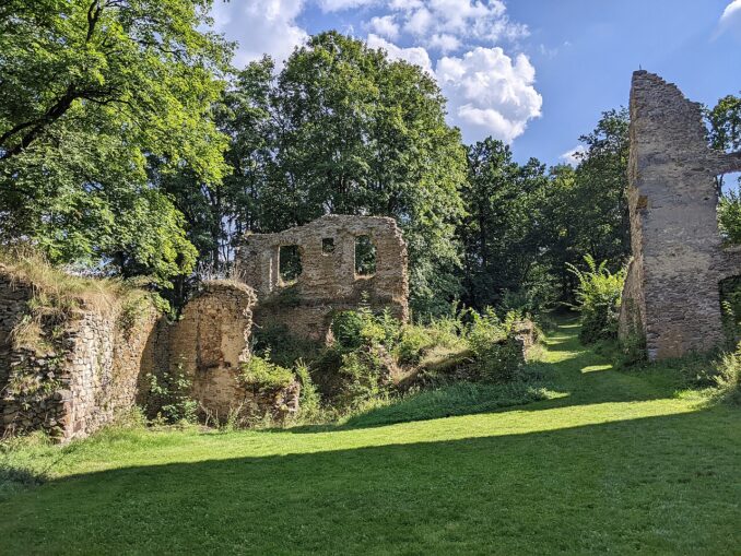 Zřícenina hradu Šelmberk.