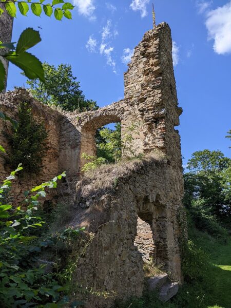 Zřícenina hradu Šelmberk.
