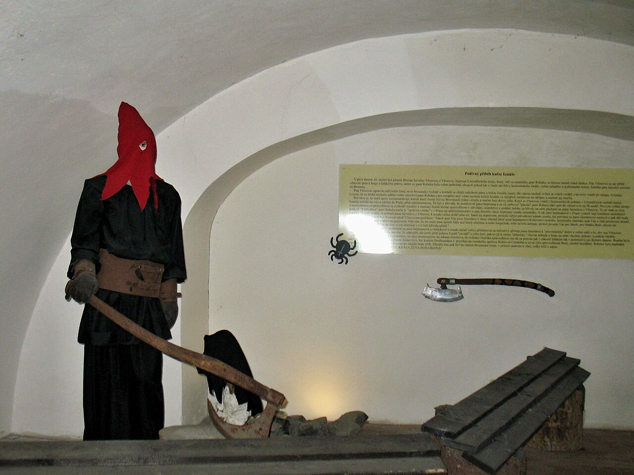 Tvrz Brozany nad Ohří. Autor: Dirillo, licence CC BY-SA 4.0 / Wikimedia Commons. Zdroj: <a href="https://commons.wikimedia.org/wiki/File:Tvrz_Brozany_-_interi%C3%A9r_(07).jpg">Creative Commons</a>