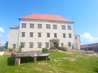 Hrad a zámek Dolní Kounice. Foto: Holka na vandru