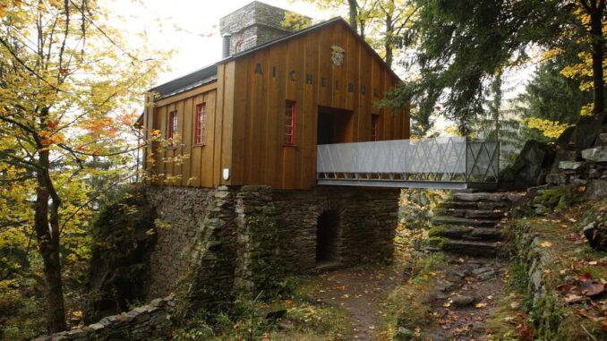 Hrad Aichelburg. Foto: Veselý výlet