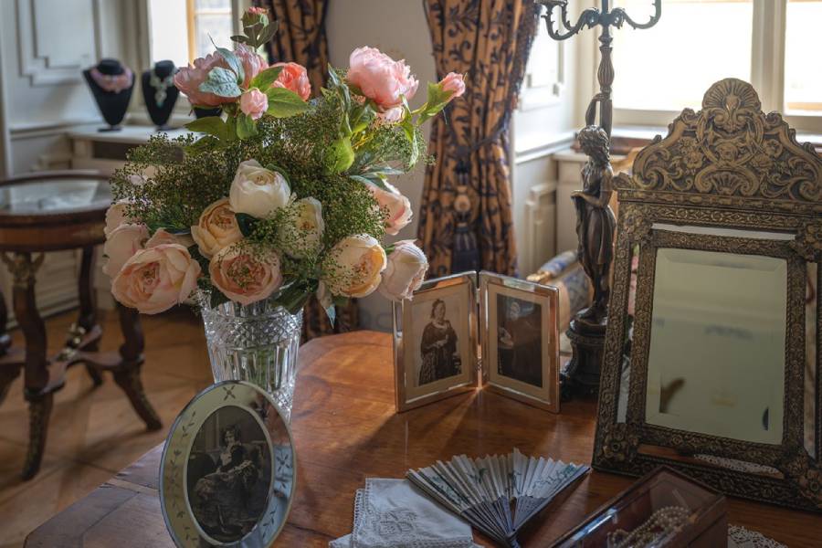 Květ(n)omluva v komnatách zámku. Zdroj: Zámek Loučeň 