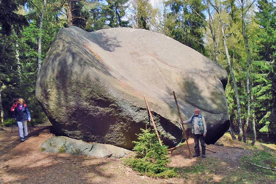 Pochod Pod tiskými břřízkami. Foto: Jana Hoťková. Zdroj: Klub českých turistů