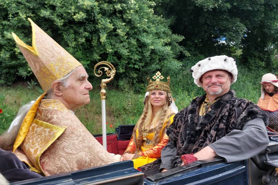 Berounsko oživuje tradici pěší pouti císařovny Alžběta Pomořanské z roku 1371. Zdroj: Město Beroun