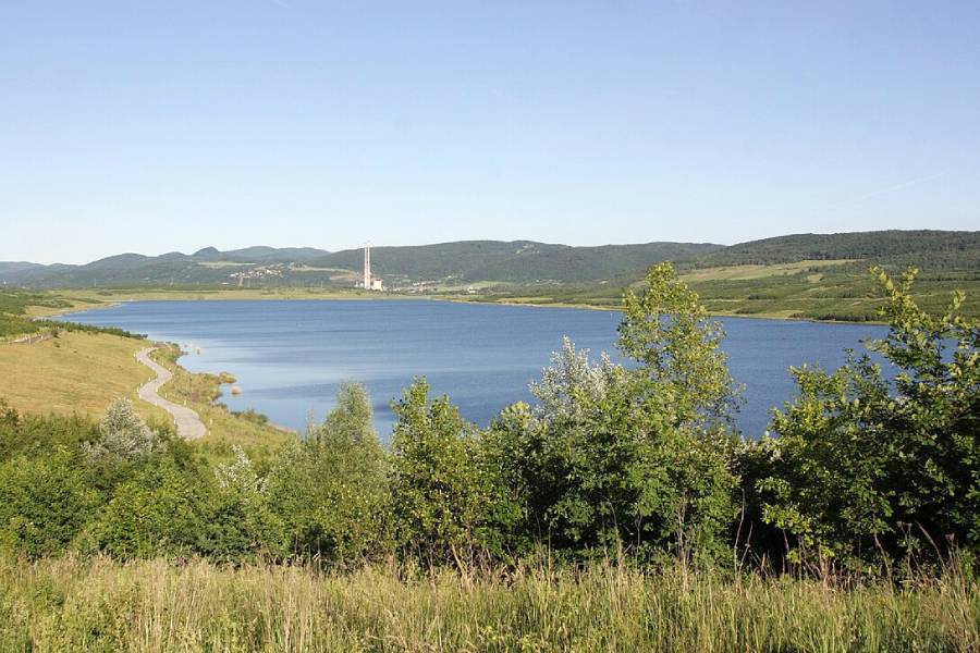 Jezero Milada. Foto, zdroj: RomanM82, CC BY-SA 4.0, Wikimedia Commons