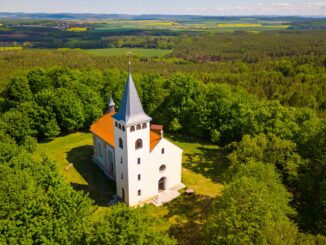 Rozhledna Křížový vrch u Chotěšova. Zdroj: Shutterstock.com / Peteri / 2100821680