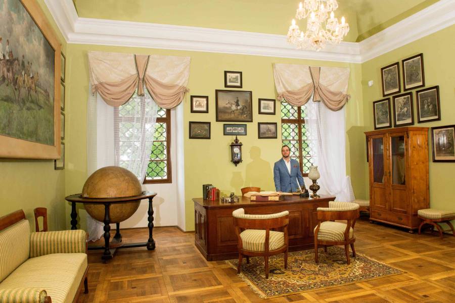 Prohlídky zámku s Francescem Kinskym. Zdroj: Kinský dal Borgo. Zámek Karlova Koruna