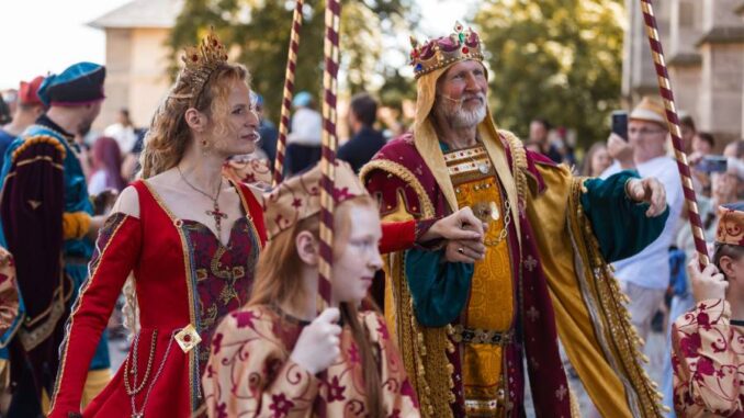 Královské stříbření Kutné Hory je gotická historická slavnost, která se koná každoročně v červnu v Kutné Hoře. Zdroj: Stříbrná Kutná Hora, z.s.
