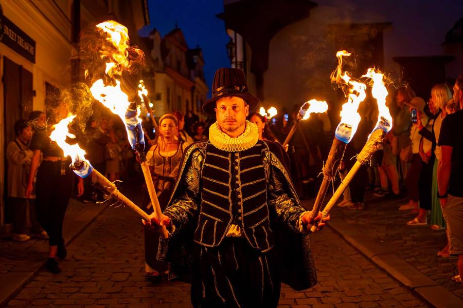 Slavnosti pětilisté růže jsou velkolepé městské historické slavnosti v Českém Krumlově. Foto: Lubor Mrázek. Zdroj: Městské divadlo Český Krumlov