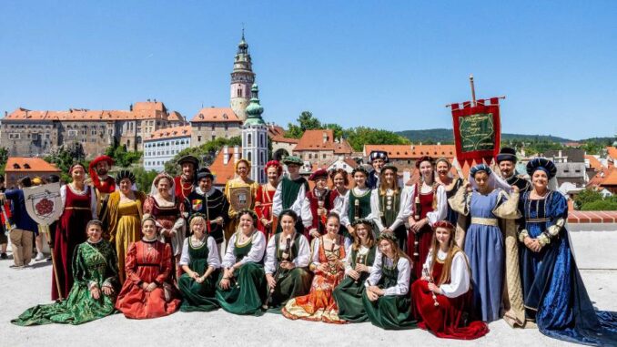 Slavnosti pětilisté růže jsou velkolepé městské historické slavnosti v Českém Krumlově. Foto: Lubor Mrázek. Zdroj: Městské divadlo Český Krumlov