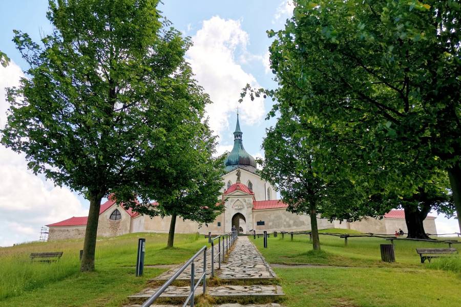 Letní putování po Santiniho stezce je turistická a poznávací akce a dobrodružná hra na Vysočině. Zdroj: Destinační společnost Koruna Vysočiny