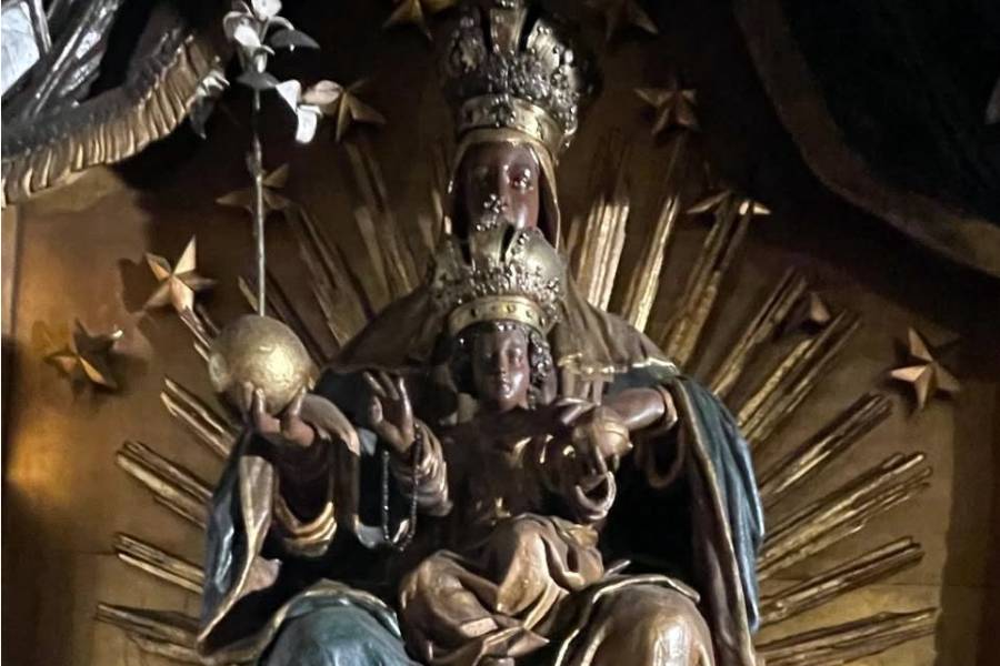 Hradní slavnosti na Bezdězu jsou tradiční třídenní historická akce, která se koná na raně gotickém královském hradě Bezděz. Zdroj: Národní památkový ústav
