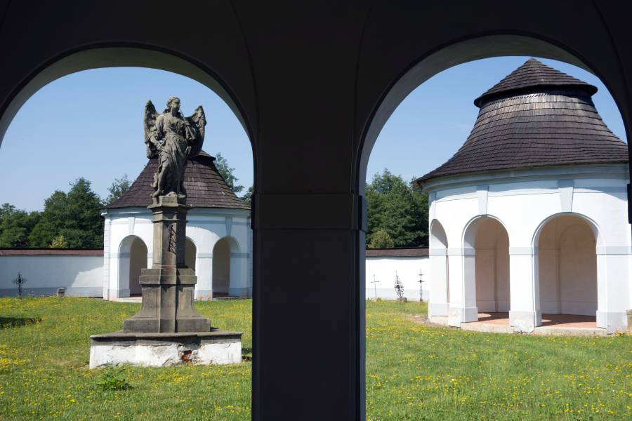 Letní putování po Santiniho stezce je turistická a poznávací akce a dobrodružná hra na Vysočině. Zdroj: Destinační společnost Koruna Vysočiny
