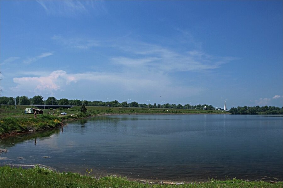 Vrbické jezero v Bohumíně. Autor: Dana Fojtíková, licence CC BY-SA 3.0. Zdroj: Wikimedia Commons