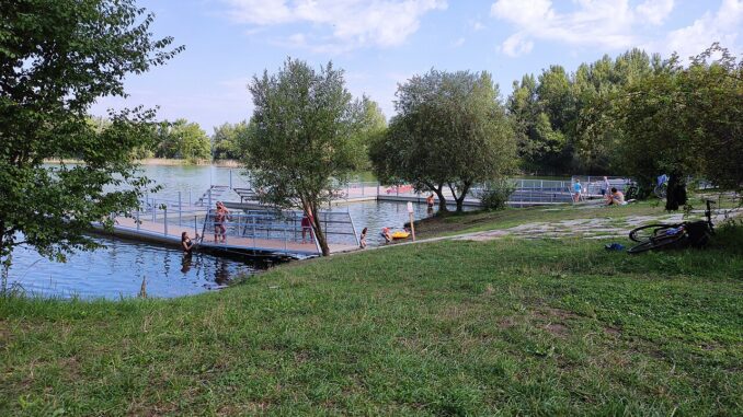 Vrbické jezero v Bohumíně. Autor: Fry72 , Karel FRYDRÝŠEK, licence CC BY-SA .0. Zdroj: Wikimedia Commons