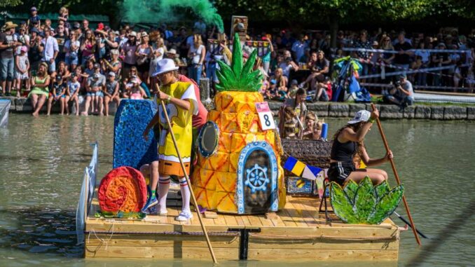 Holešovská regata je oblíbený hudební a rodinný festival, který se každoročně koná v areálu zahrad zámku Holešov na Kroměřížsku. Zdroj: agentura@velryba.cz