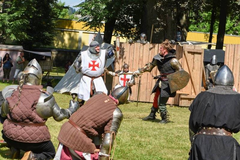 Zámecké slavnosti ve Šluknově jsou největší tradiční kulturní událostí léta na Šluknovsku, která každoročně láká tisíce návštěvníků. Zdroj: Šluknovský zámek