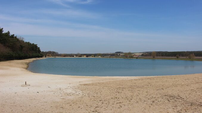 Konětopy, jezero Las Vegas. Autor: Hubert Kororo, licence CC BY-SA 4.0. Zdroj: Wikimedia Commons