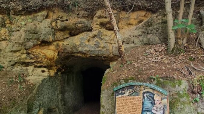Skalní tunel v Jetřichovicích. Foto: Eva Audiová 